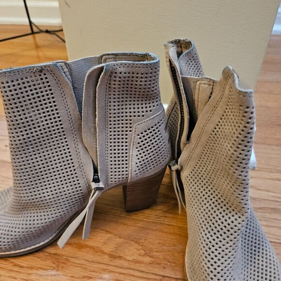 Open Toed Heels - Picture 2 of 7